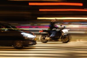 ¿Qué causa los accidentes de motocicleta en Fredericksburg?
