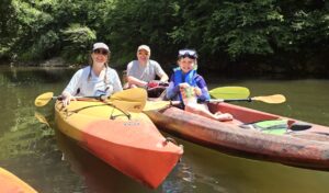 El abogado David Irvine y su familia disfrutan de las vías fluviales de Virginia